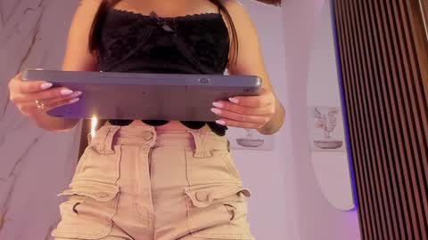 Snapshot of valloletsamar chatting on 09-17-25, 11:56 Vallolet Peach  online show from 09-17-25, 11:56