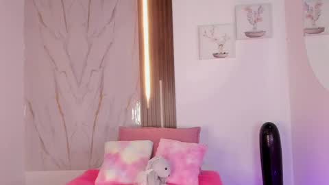 Snapshot of valloletsamar chatting on 09-28-25, 12:10 Vallolet Peach  online show from 09-28-25, 12:10