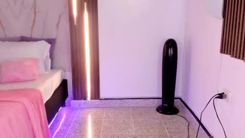 Snapshot of valloletsamar chatting on 10-05-25, 12:03 Vallolet Peach  online show from 10-05-25, 12:03