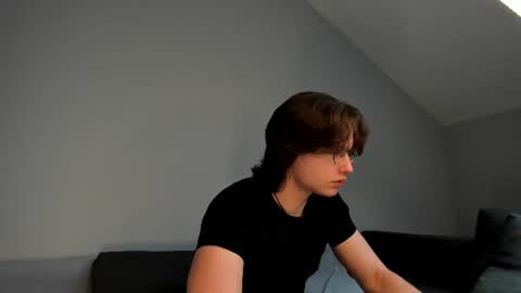 Snapshot of valo_cross chatting on 06-14-26, 11:45 Valo online show from 06-14-26, 11:45