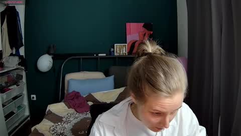 Snapshot of valorant_girl chatting on 05-04-26, 03:19 Little Devil online show from 05-04-26, 03:19