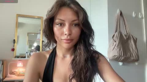 Snapshot of valorant_girl chatting on 06-19-26, 07:45 Little Devil online show from 06-19-26, 07:45