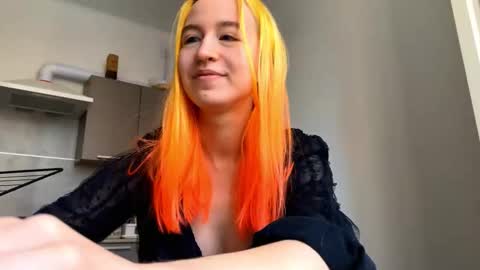 Snapshot of valtopi chatting on 02-01-26, 10:47 Emily online show from 02-01-26, 10:47