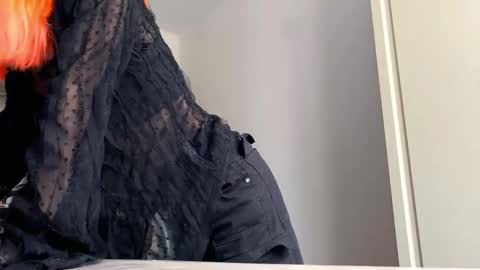 Snapshot of valtopi chatting on 02-27-26, 06:13 Emily online show from 02-27-26, 06:13