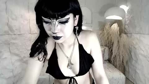 Snapshot of vampkitty_r chatting on 02-09-26, 01:04 vampkitty_r online show from 02-09-26, 01:04