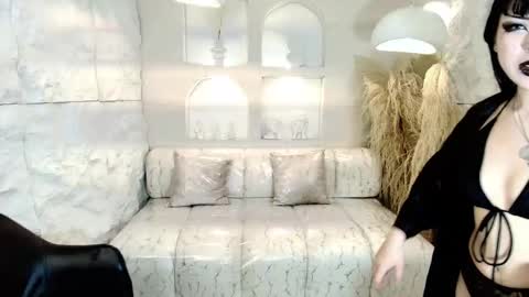 Snapshot of vampkitty_r chatting on 02-12-26, 02:01 vampkitty_r online show from 02-12-26, 02:01