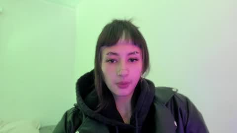 Snapshot of vandalovee chatting on 04-20-26, 10:40 Babi Alu online show from 04-20-26, 10:40