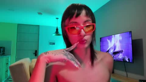 Snapshot of vandalovee chatting on 05-04-26, 11:28 Babi Alu online show from 05-04-26, 11:28