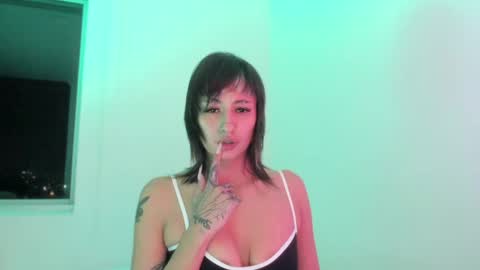 Snapshot of vandalovee chatting on 05-16-26, 03:47 Babi Alu online show from 05-16-26, 03:47