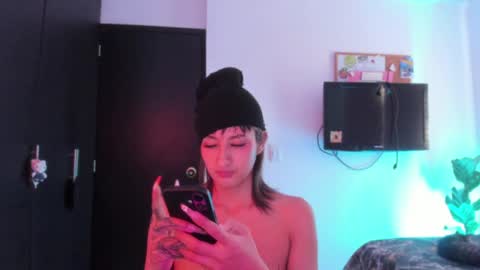 Snapshot of vandalovee chatting on 05-17-26, 08:38 Babi Alu online show from 05-17-26, 08:38