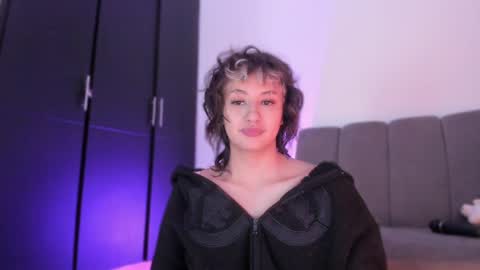 Snapshot of vandalovee chatting on 05-28-26, 02:36 Babi Alu online show from 05-28-26, 02:36