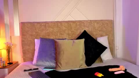 Snapshot of vane_coral chatting on 03-10-26, 03:33 vane_coral online show from 03-10-26, 03:33