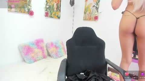 Snapshot of vanes_hontter chatting on 06-18-26, 02:43 vanes_hontter online show from 06-18-26, 02:43