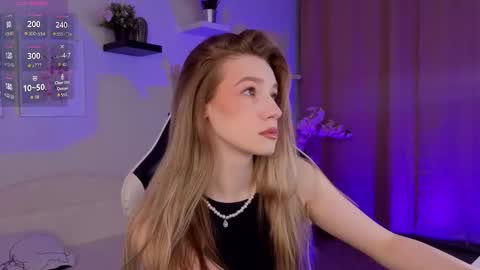 Snapshot of vanessa__lui chatting on 02-17-26, 10:45 Vanessa online show from 02-17-26, 10:45