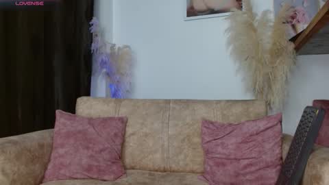 Snapshot of vanessa_brett chatting on 02-17-26, 05:15 VANESSA BRETT online show from 02-17-26, 05:15