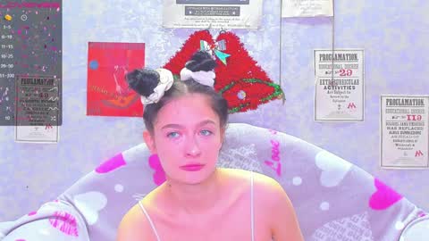 Snapshot of vanessa_florence chatting on 12-15-24, 01:13 RUSSIAN BARBIE BABE online show from 12-15-24, 01:13