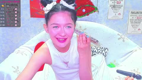 Snapshot of vanessa_florence chatting on 12-16-24, 12:48 RUSSIAN BARBIE BABE online show from 12-16-24, 12:48