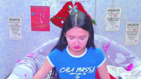 Snapshot of vanessa_florence chatting on 12-26-24, 12:57 RUSSIAN BARBIE BABE online show from 12-26-24, 12:57