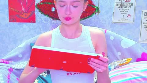 Snapshot of vanessa_florence chatting on 12-27-24, 01:11 RUSSIAN BARBIE BABE online show from 12-27-24, 01:11