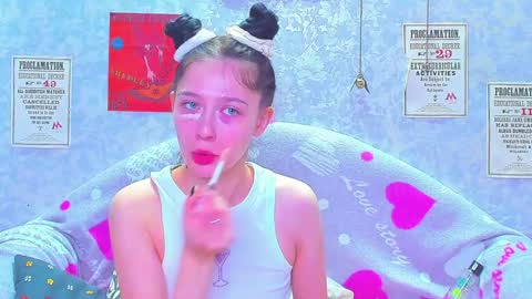 Snapshot of vanessa_florence chatting on 02-08-25, 01:11 RUSSIAN BARBIE BABE online show from 02-08-25, 01:11