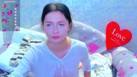 Snapshot of vanessa_florence chatting on 09-18-25, 12:45 RUSSIAN BARBIE BABE online show from 09-18-25, 12:45