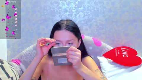 Snapshot of vanessa_florence chatting on 10-17-25, 01:20 RUSSIAN BARBIE BABE online show from 10-17-25, 01:20