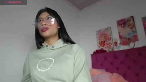 Snapshot of vanessa_lovea chatting on 02-26-25, 05:31 Vanessa online show from 02-26-25, 05:31