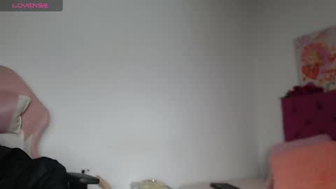 Snapshot of vanessa_lovea chatting on 03-04-25, 02:27 Vanessa online show from 03-04-25, 02:27