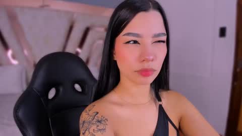vanessaduval online show from 12-22-25, 03:47
