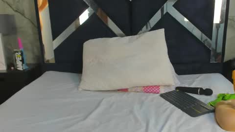 Vanessa Hard online show from 02-21-26, 08:10