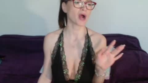 Snapshot of vanessalarahot chatting on 06-19-26, 09:35 Vanessa online show from 06-19-26, 09:35