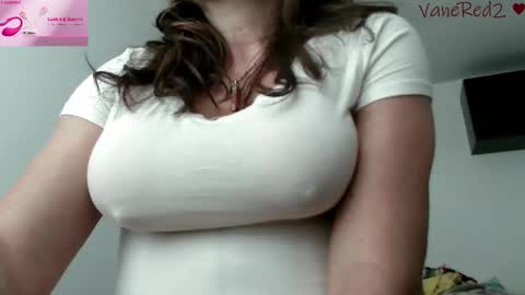 Snapshot of vanessared2 chatting on 06-05-26, 02:12 Vanesared2 online show from 06-05-26, 02:12