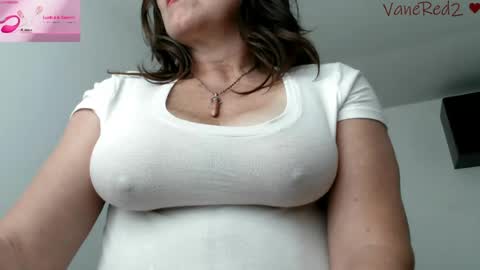 Snapshot of vanessared2 chatting on 07-11-26, 02:42 Vanesared2 online show from 07-11-26, 02:42