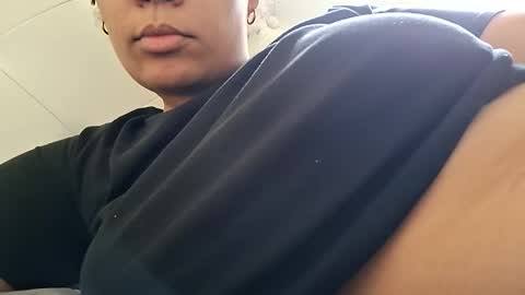 vanessareign online show from 02-16-26, 07:43