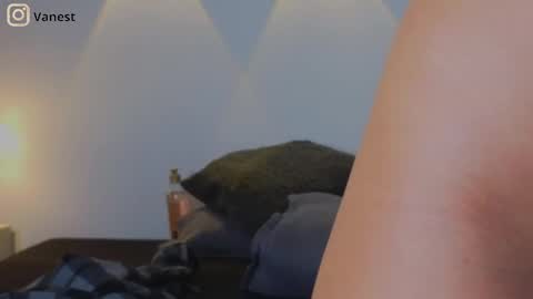 Snapshot of vanestrauss chatting on 03-11-25, 12:22 New account follow me online show from 03-11-25, 12:22