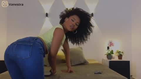 Snapshot of vanestrauss chatting on 03-11-25, 09:04 New account follow me online show from 03-11-25, 09:04