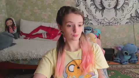 Snapshot of vanilla_arya chatting on 07-14-26, 10:21 Adelina online show from 07-14-26, 10:21