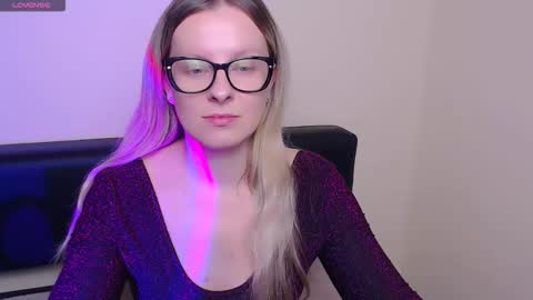 Mia online show from 10-15-25, 07:41