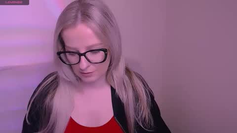 Mia online show from 11-17-25, 08:09