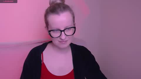 Mia online show from 11-21-25, 06:45