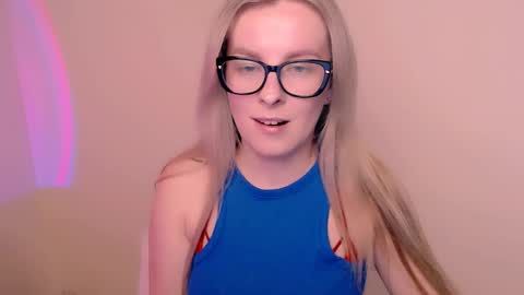 Mia online show from 05-14-26, 04:14