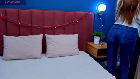 Snapshot of vanillakelly chatting on 02-12-25, 12:16 Sofia online show from 02-12-25, 12:16