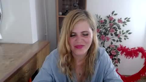Snapshot of vanillaloveli chatting on 06-30-26, 10:22 vanillaloveli online show from 06-30-26, 10:22