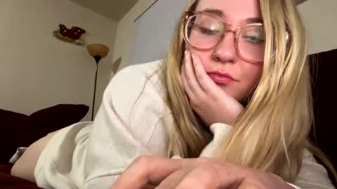 Snapshot of vanillapuddingpie chatting on 12-03-24, 04:25 vanillapuddingpie online show from 12-03-24, 04:25