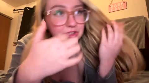 Snapshot of vanillapuddingpie chatting on 12-09-24, 02:45 vanillapuddingpie online show from 12-09-24, 02:45