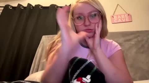 Snapshot of vanillapuddingpie chatting on 01-06-25, 05:19 vanillapuddingpie online show from 01-06-25, 05:19