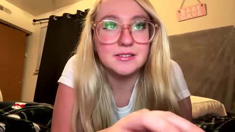 Snapshot of vanillapuddingpie chatting on 01-08-25, 02:46 vanillapuddingpie online show from 01-08-25, 02:46