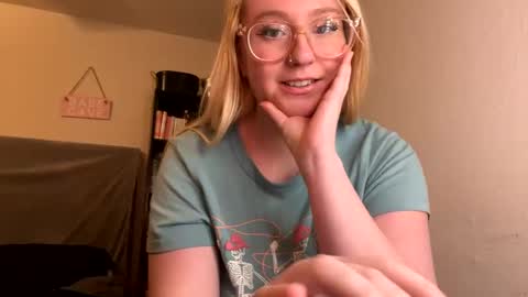 Snapshot of vanillapuddingpie chatting on 01-11-25, 04:16 vanillapuddingpie online show from 01-11-25, 04:16