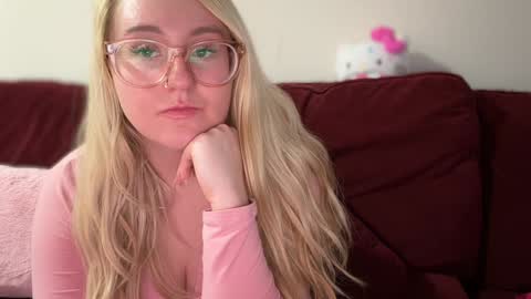 Snapshot of vanillapuddingpie chatting on 01-27-25, 03:58 vanillapuddingpie online show from 01-27-25, 03:58