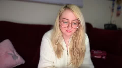 Snapshot of vanillapuddingpie chatting on 02-17-25, 12:21 vanillapuddingpie online show from 02-17-25, 12:21